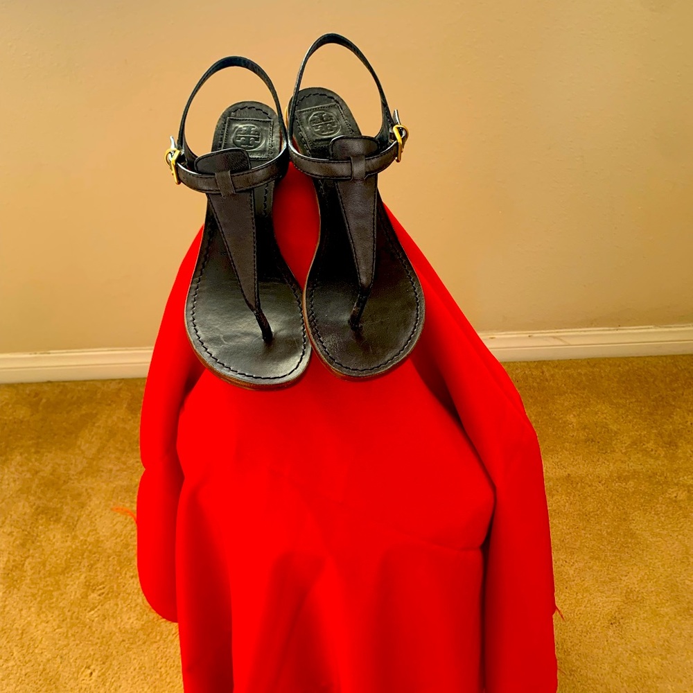 Get a good look! These amazing Tory Burch Sandals will definitely turn heads!